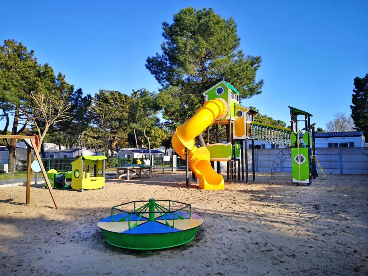 Camping Le Clos Des Pins 호텔 생 힐레르 드 리에 외부 사진