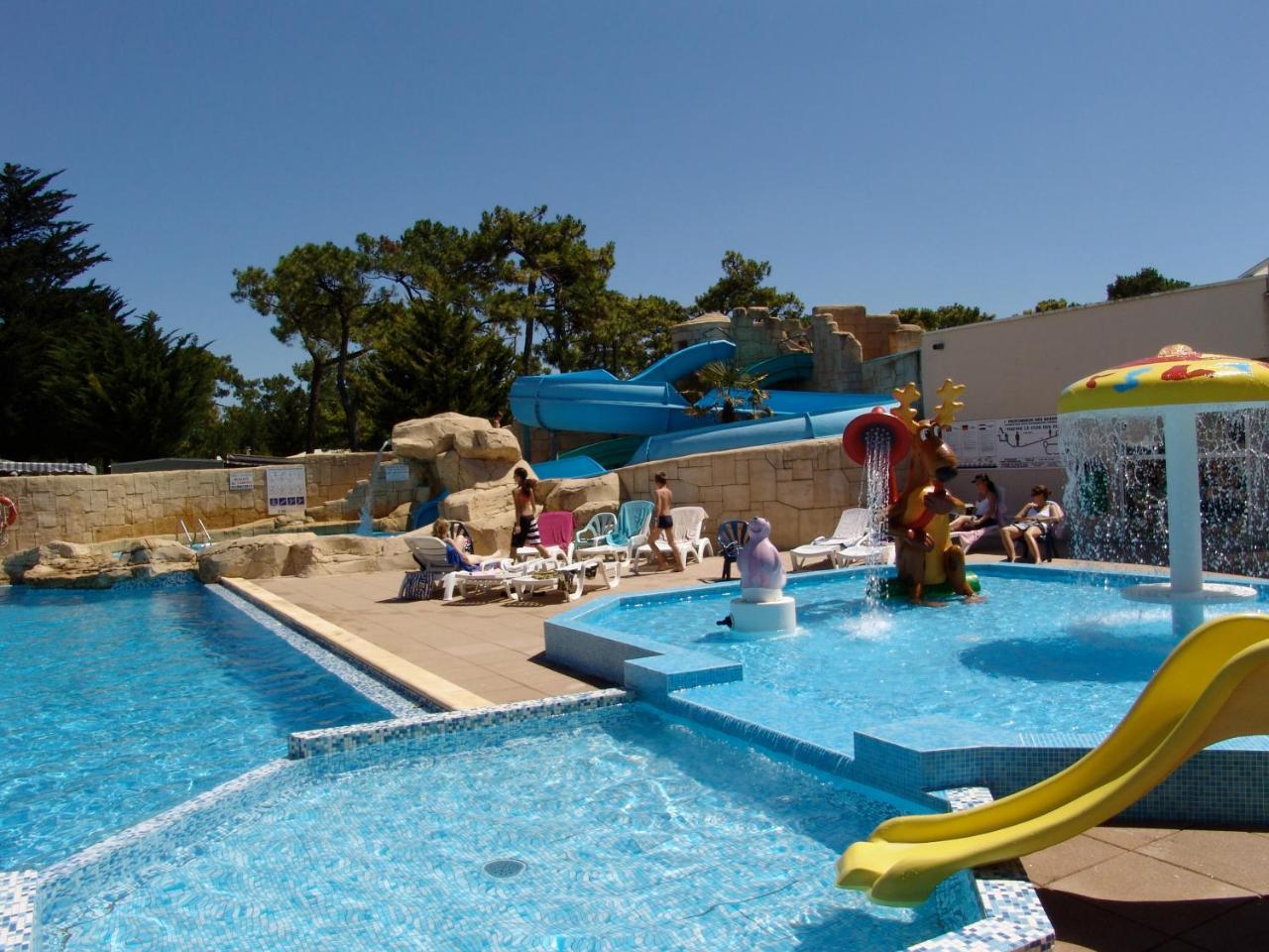 Camping Le Clos Des Pins 호텔 생 힐레르 드 리에 외부 사진