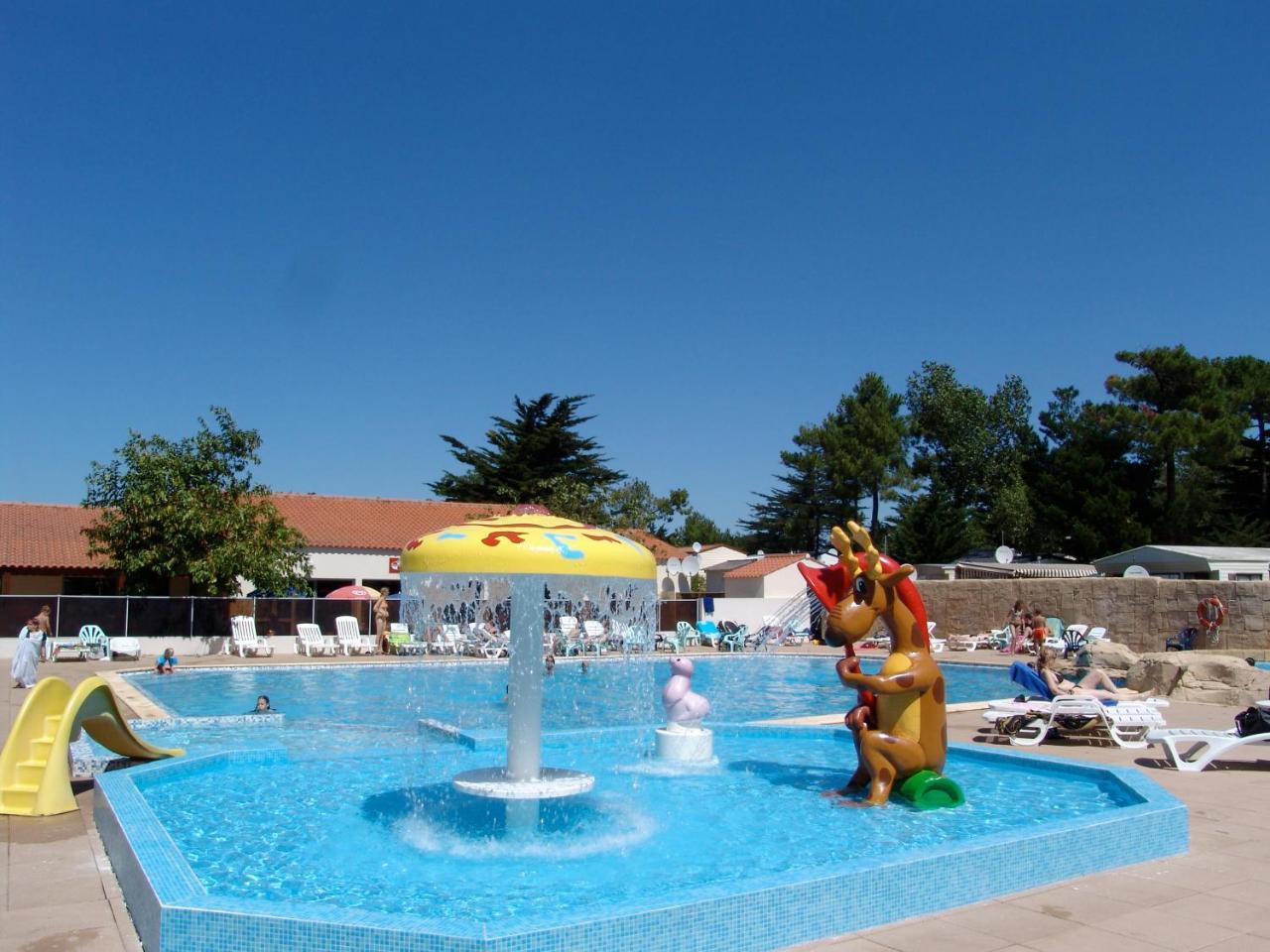 Camping Le Clos Des Pins 호텔 생 힐레르 드 리에 외부 사진