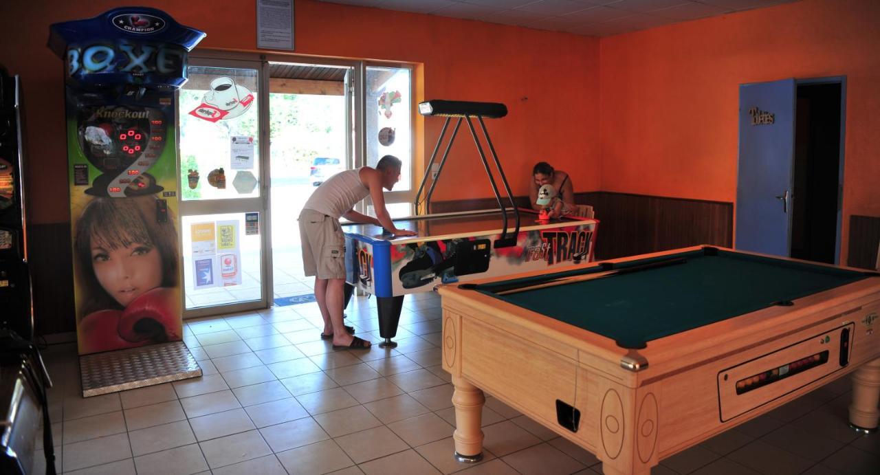 Camping Le Clos Des Pins 호텔 생 힐레르 드 리에 외부 사진